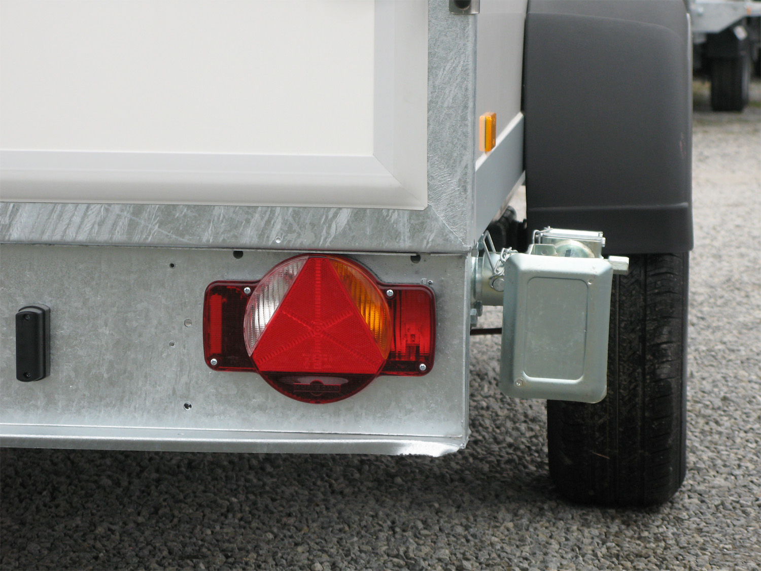 HUMBAUR HGK 13 27 16 21 PF60 Deluxe koeltrailer met hoogwaardige isolatie – Image 7